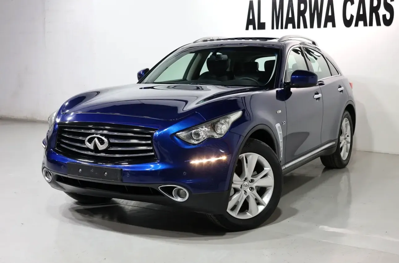 2016 Infiniti QX70 Luxury -GCC spec SUV  - excellent condition - Thumbnail 2