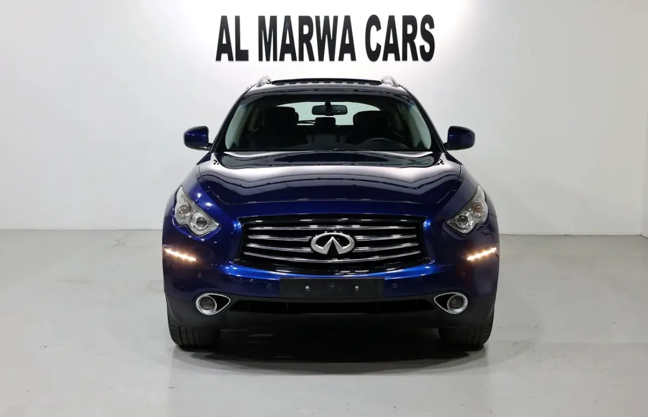 2016 Infiniti QX70 Luxury -GCC spec SUV  - excellent condition - Thumbnail 5