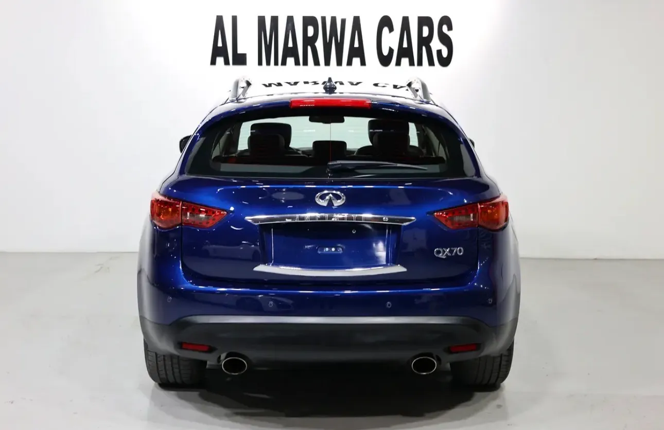2016 Infiniti QX70 Luxury -GCC spec SUV  - excellent condition - Thumbnail 6