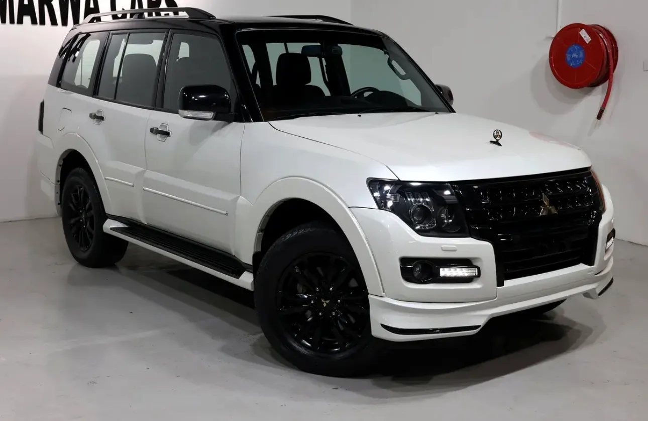 2020 Mitsubishi Pajero Signature Edition-GCC specs - Thumbnail 2