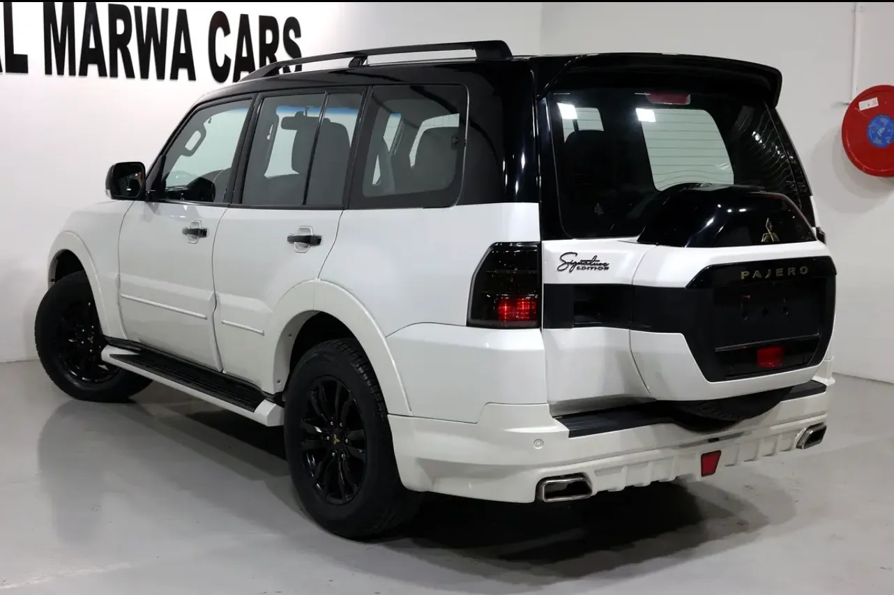 2020 Mitsubishi Pajero Signature Edition-GCC specs - Thumbnail 4