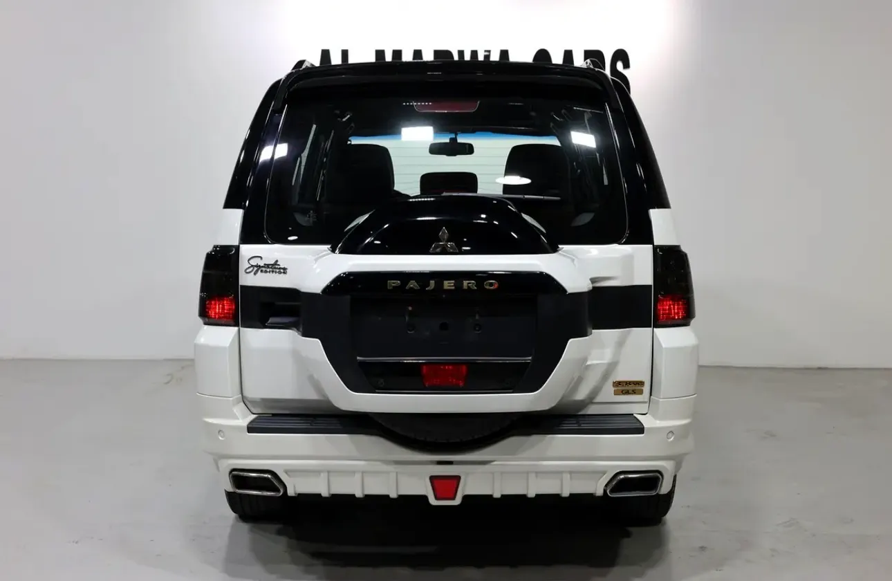 2020 Mitsubishi Pajero Signature Edition-GCC specs - Thumbnail 5