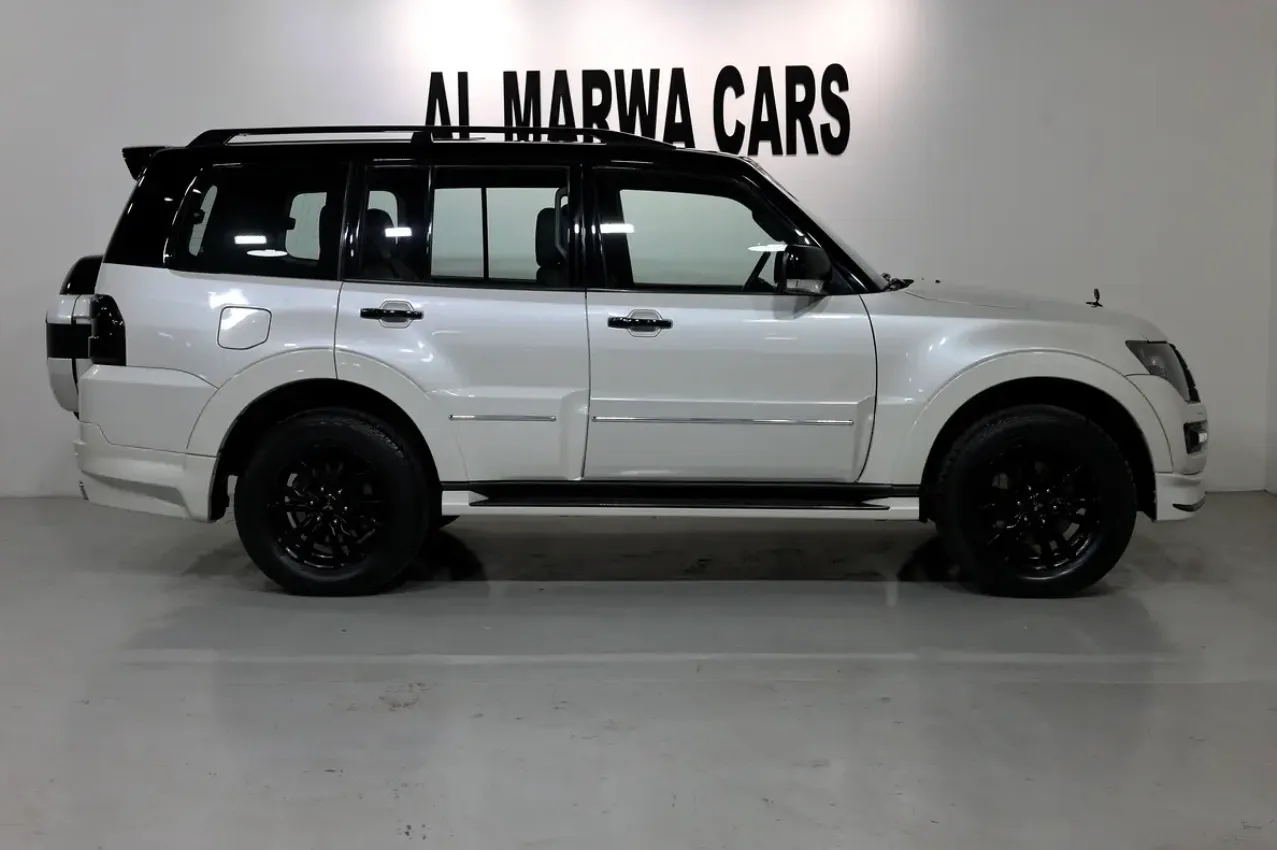 2020 Mitsubishi Pajero Signature Edition-GCC specs - Thumbnail 7