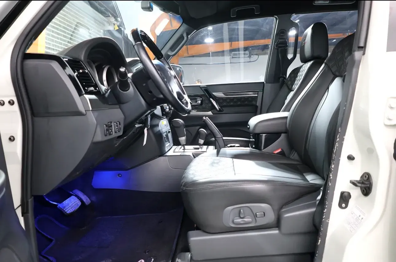2020 Mitsubishi Pajero Signature Edition-GCC specs - Thumbnail 9