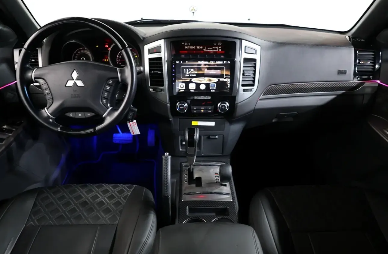 2020 Mitsubishi Pajero Signature Edition-GCC specs - Thumbnail 10