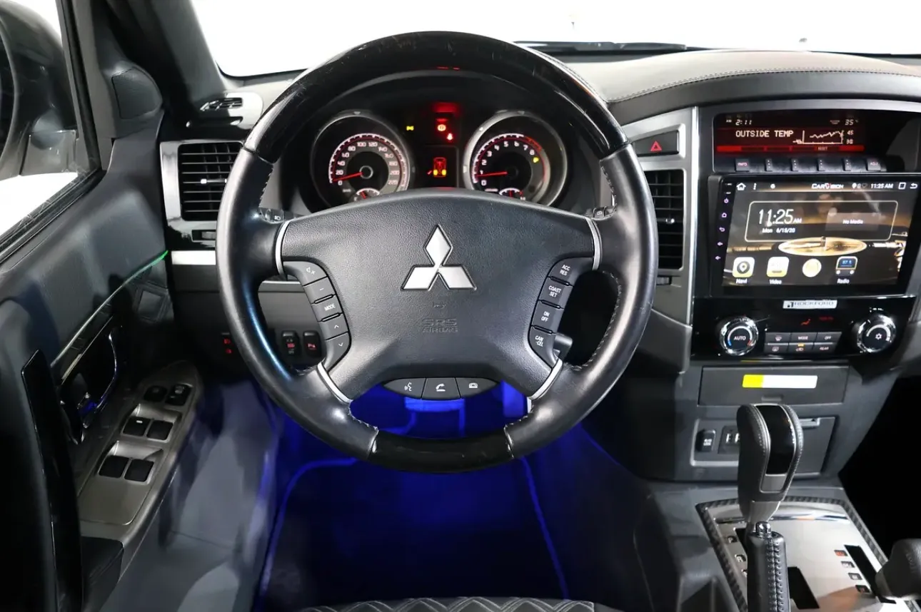 2020 Mitsubishi Pajero Signature Edition-GCC specs - Thumbnail 11