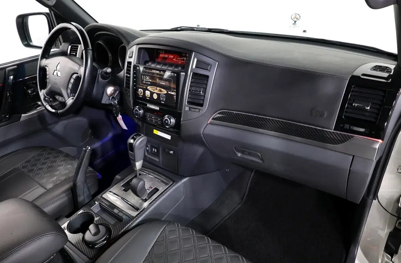 2020 Mitsubishi Pajero Signature Edition-GCC specs - Thumbnail 13
