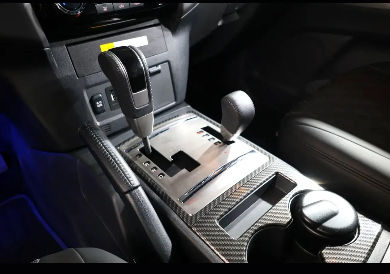 2020 Mitsubishi Pajero Signature Edition-GCC specs - Thumbnail 14