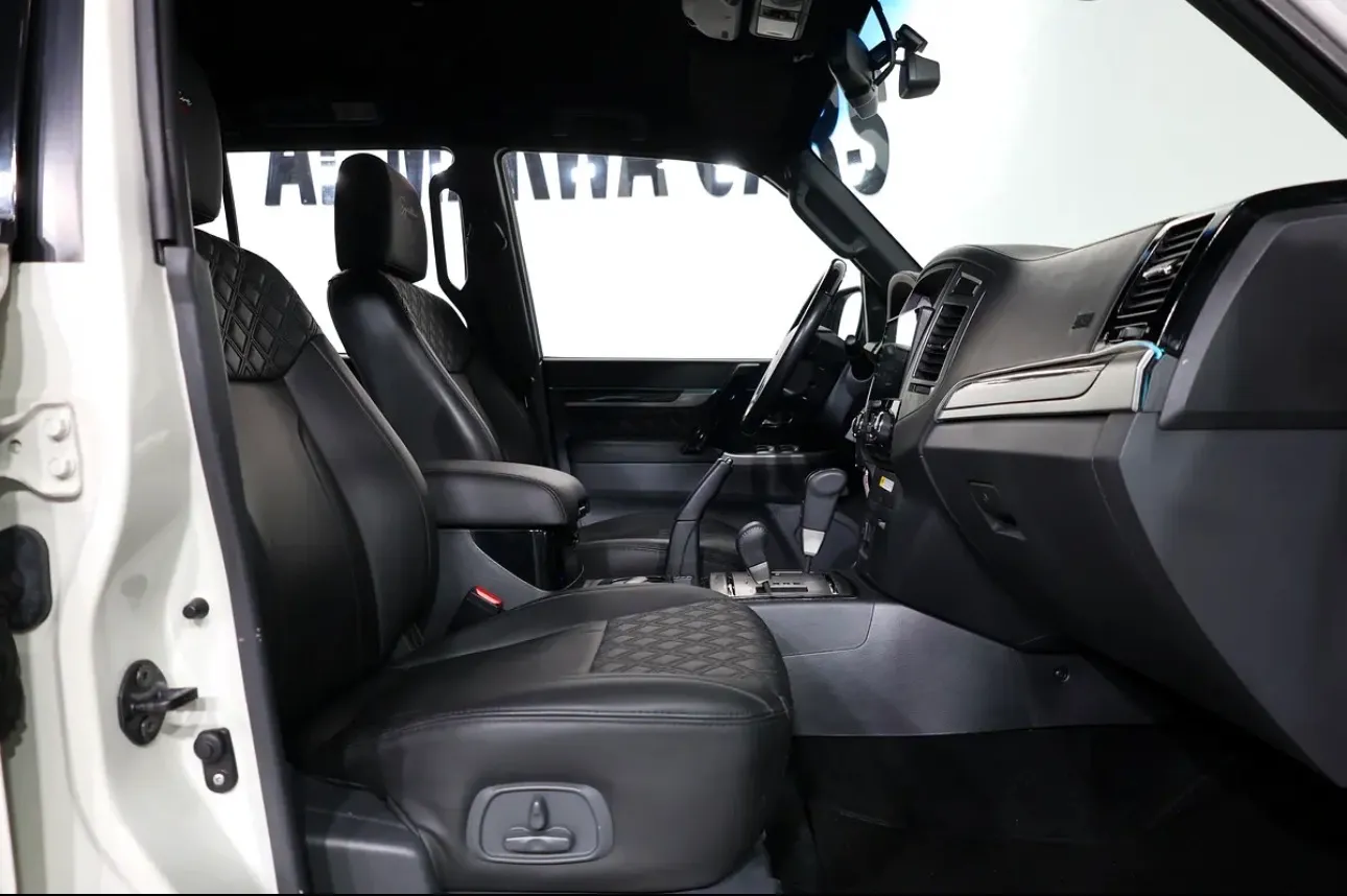 2020 Mitsubishi Pajero Signature Edition-GCC specs - Thumbnail 15