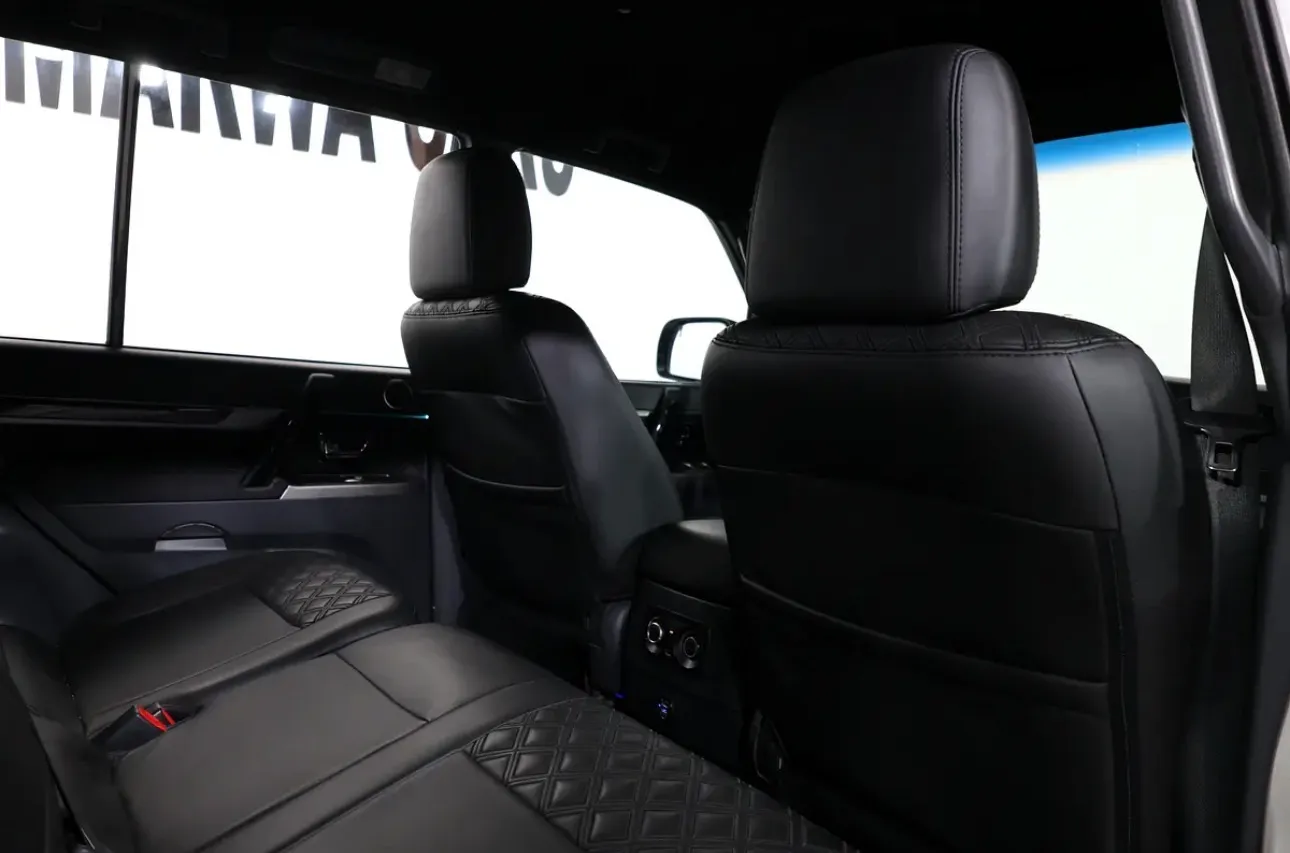 2020 Mitsubishi Pajero Signature Edition-GCC specs - Thumbnail 18