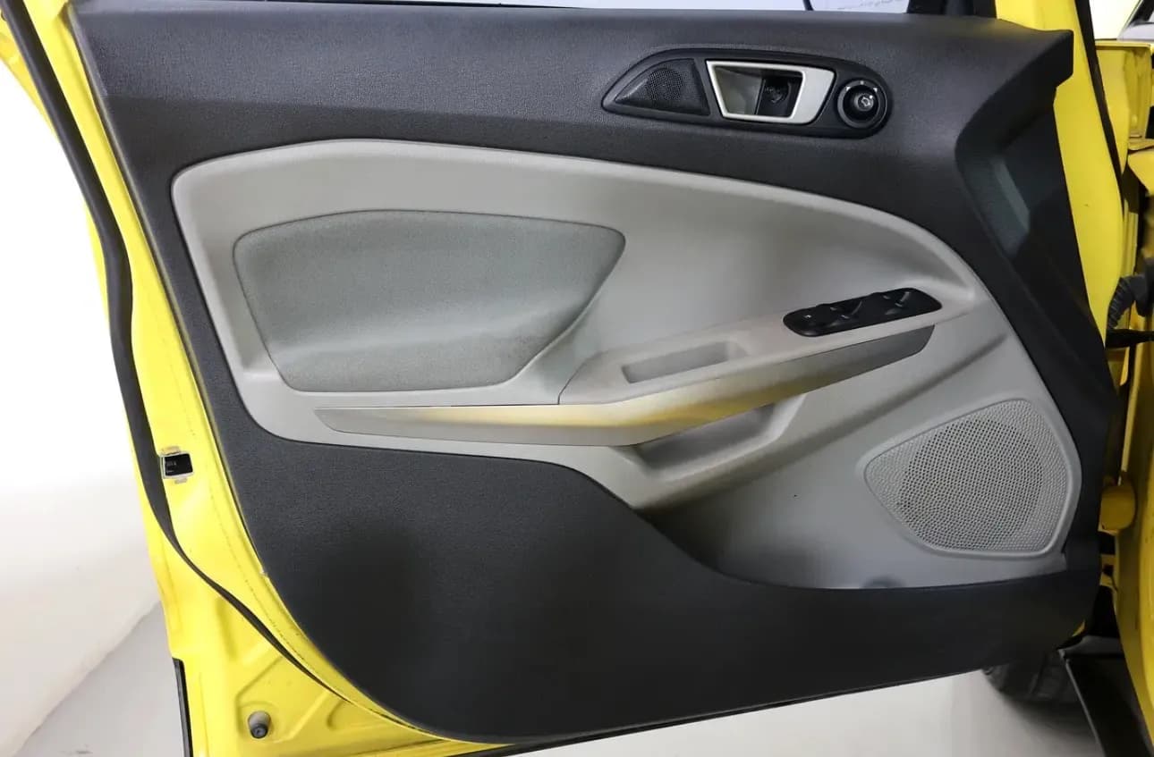 Ford EcoSport 2015 Trend edition  - excellent condition - GCC specifications - Thumbnail 8
