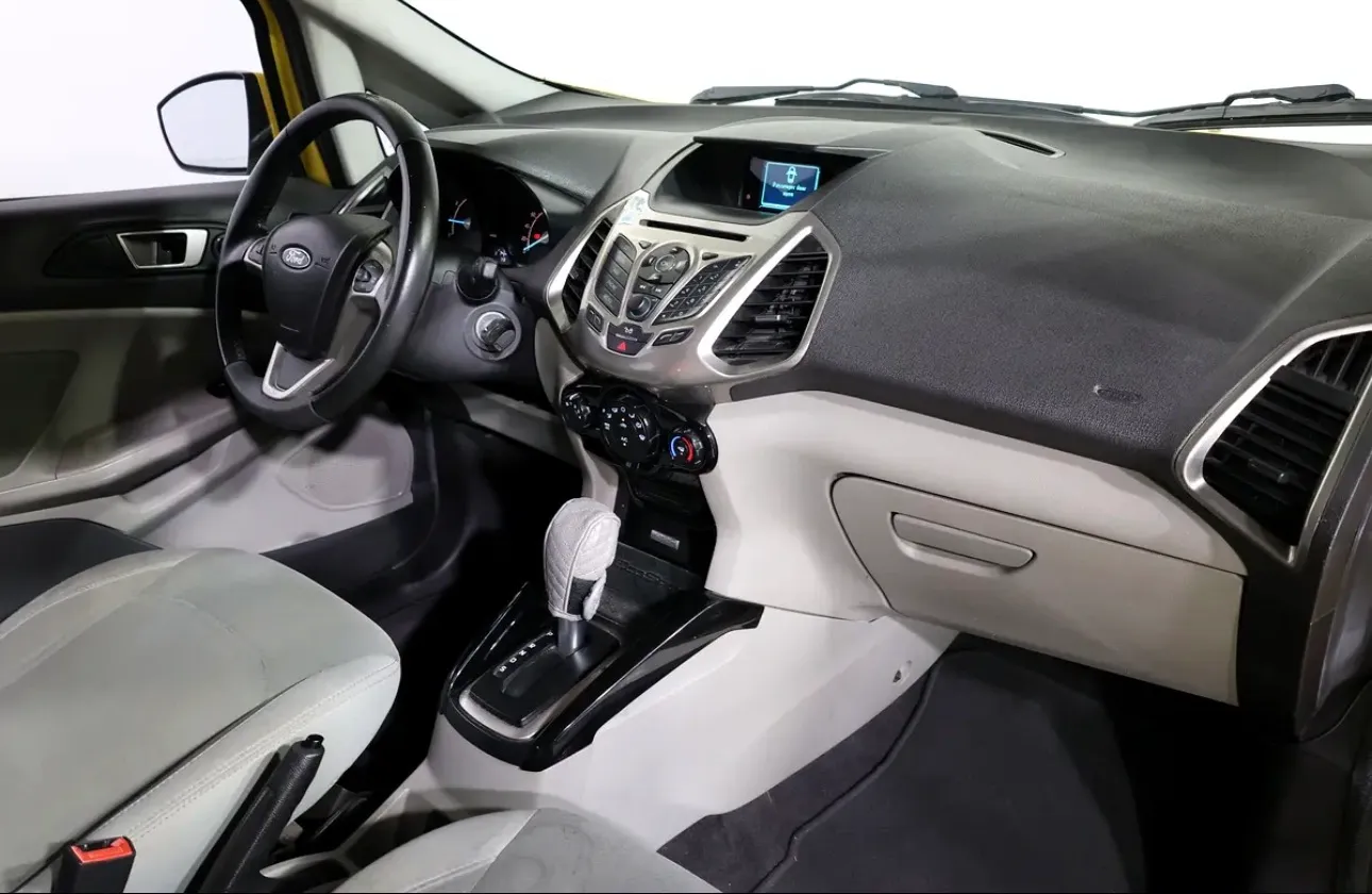 Ford EcoSport 2015 Trend edition  - excellent condition - GCC specifications - Thumbnail 12