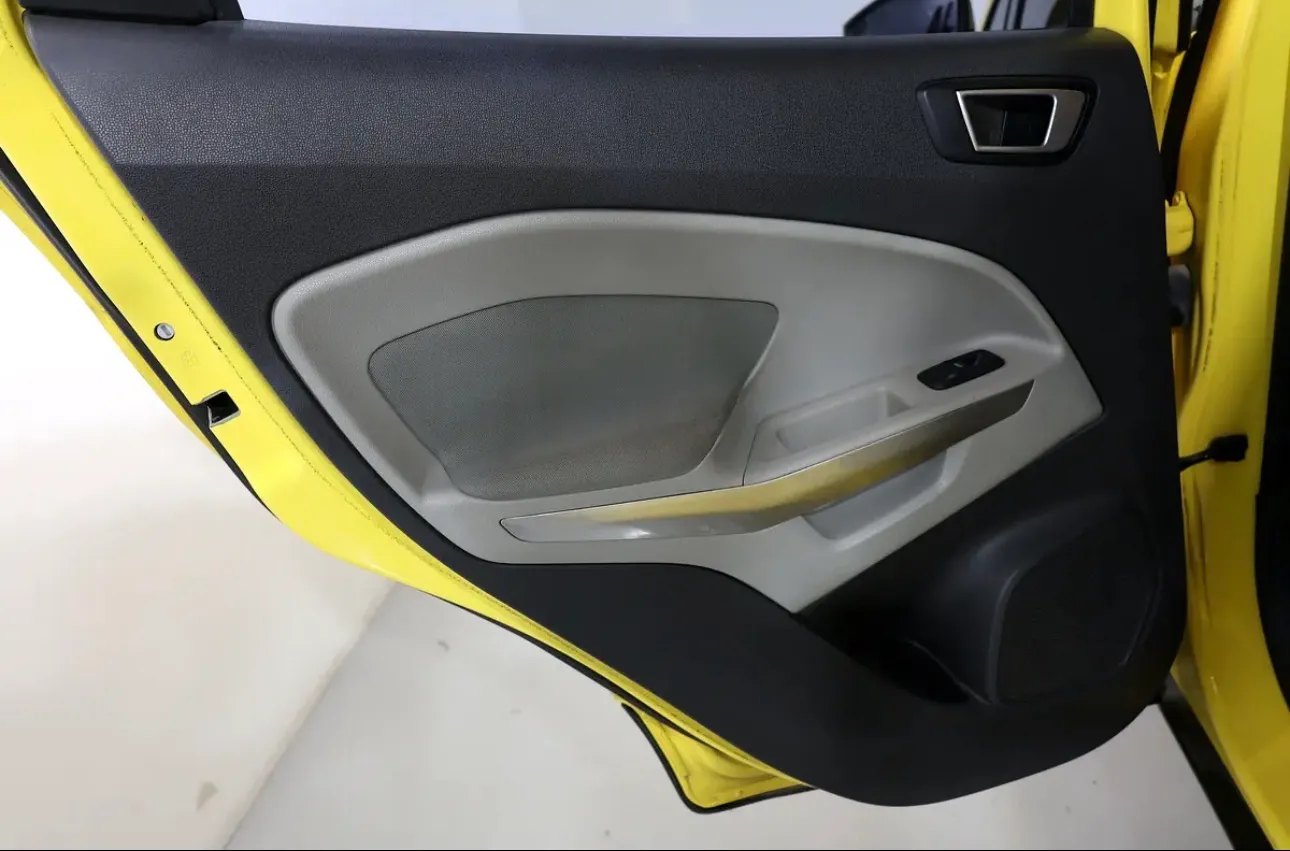 Ford EcoSport 2015 Trend edition  - excellent condition - GCC specifications - Thumbnail 14