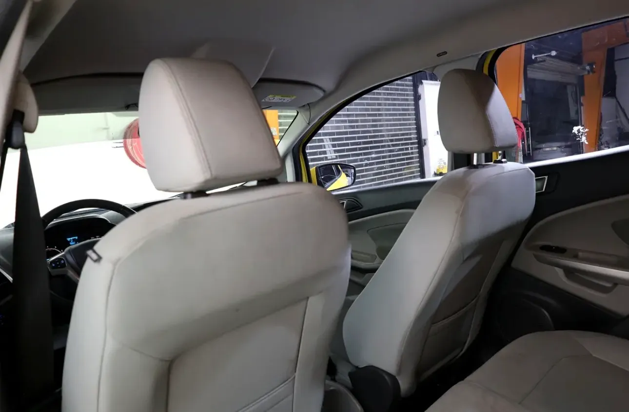 Ford EcoSport 2015 Trend edition  - excellent condition - GCC specifications - Thumbnail 15