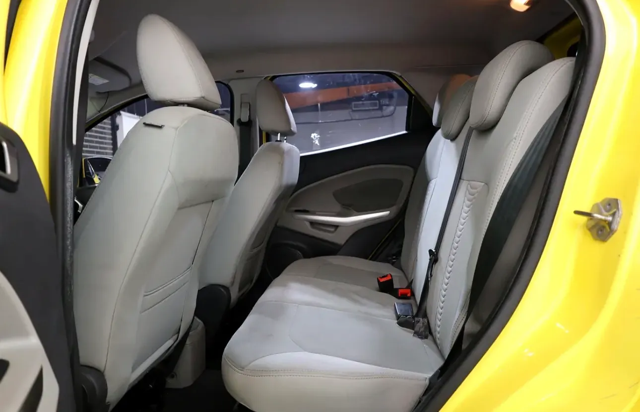 Ford EcoSport 2015 Trend edition  - excellent condition - GCC specifications - Thumbnail 16