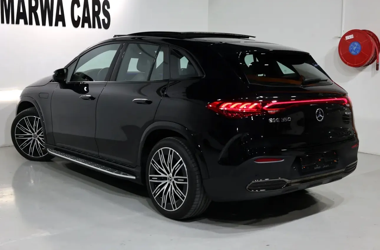 2025 Mercedes EQE 350 SUV I GCC Specs  ACCIDENTS FREE -9000km-Under warranty  - Thumbnail 4