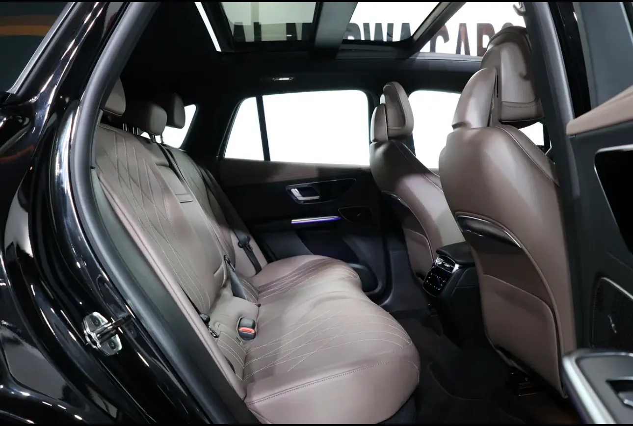 2025 Mercedes EQE 350 SUV I GCC Specs  ACCIDENTS FREE -9000km-Under warranty  - Thumbnail 17