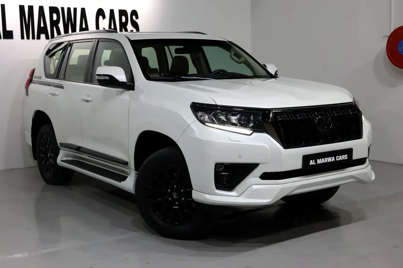 Toyota Prado adventure I 2022 I GCC Specs I FULL SERVICE HISTORY BY ALFUTTAIM I ACCIDENTS FREE - Thumbnail 2