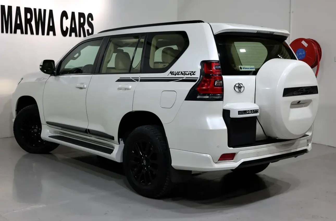 Toyota Prado adventure I 2022 I GCC Specs I FULL SERVICE HISTORY BY ALFUTTAIM I ACCIDENTS FREE - Thumbnail 3