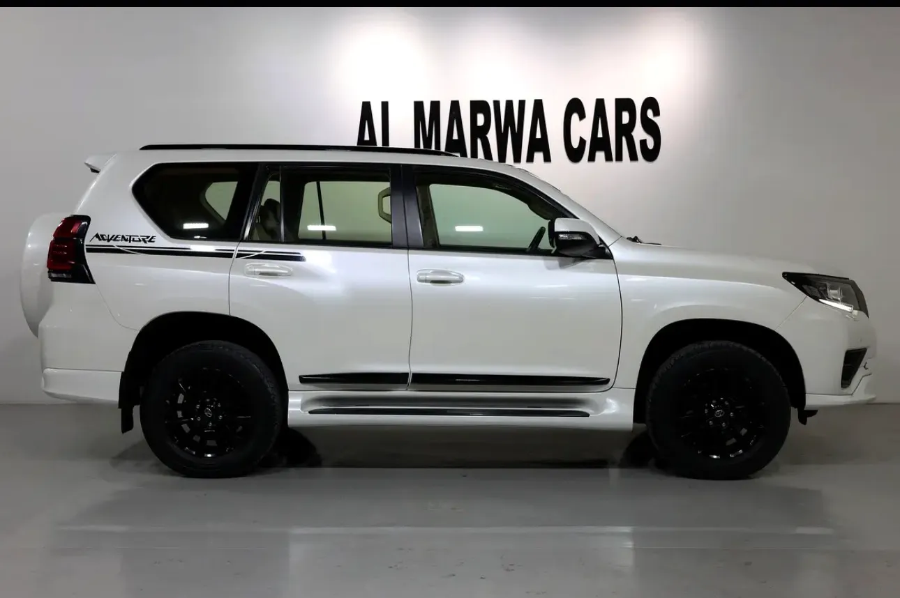 Toyota Prado adventure I 2022 I GCC Specs I FULL SERVICE HISTORY BY ALFUTTAIM I ACCIDENTS FREE - Thumbnail 5