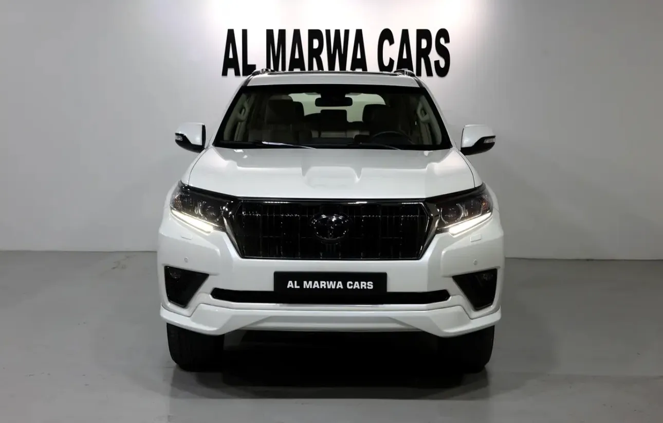Toyota Prado adventure I 2022 I GCC Specs I FULL SERVICE HISTORY BY ALFUTTAIM I ACCIDENTS FREE - Thumbnail 6