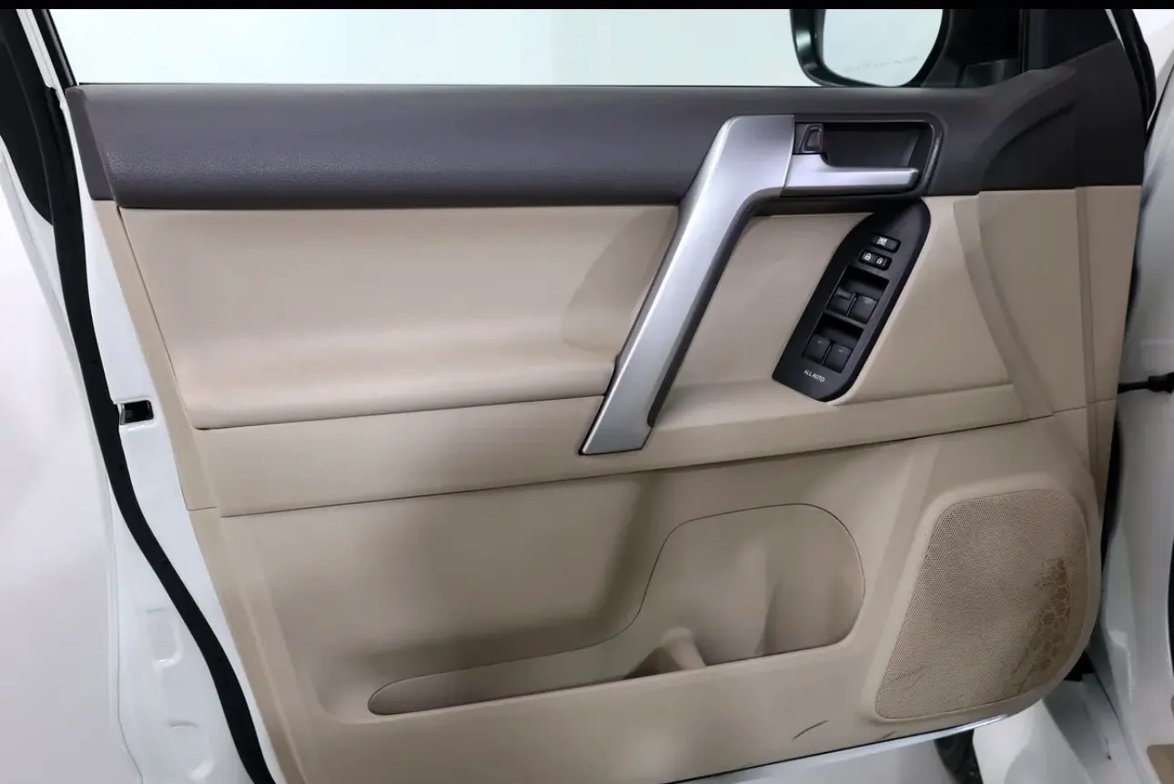 Toyota Prado adventure I 2022 I GCC Specs I FULL SERVICE HISTORY BY ALFUTTAIM I ACCIDENTS FREE - Thumbnail 8