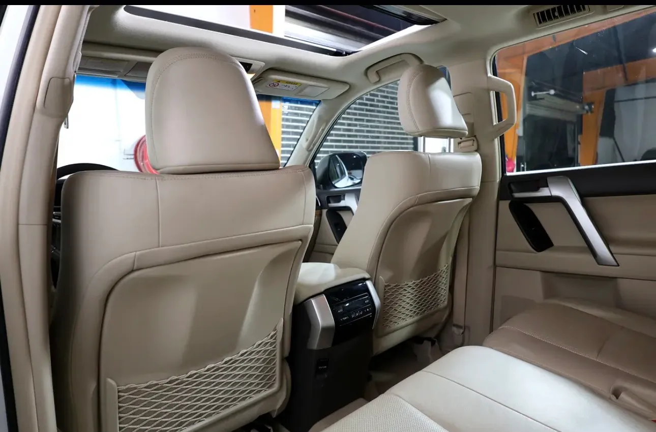 Toyota Prado adventure I 2022 I GCC Specs I FULL SERVICE HISTORY BY ALFUTTAIM I ACCIDENTS FREE - Thumbnail 15