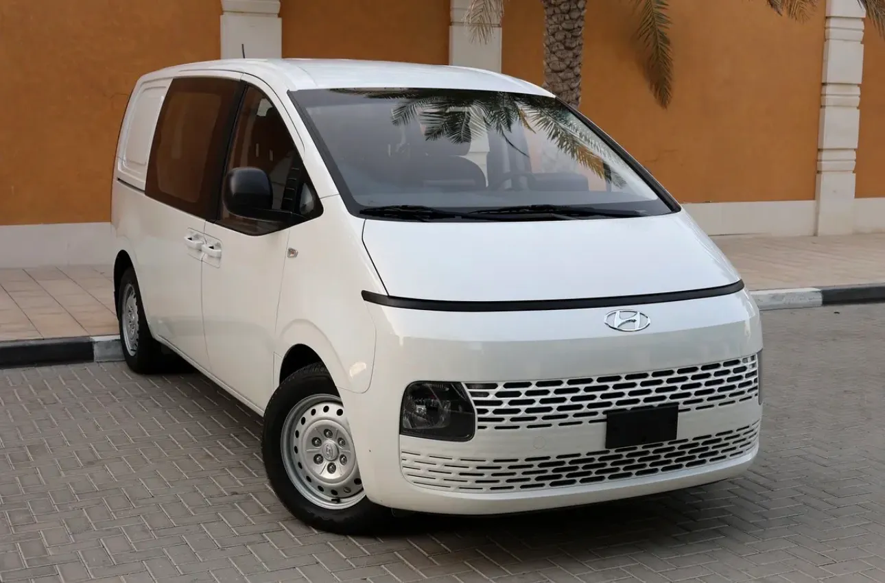 Hyundai staria 2023 gcc -excellent condition  - Image 1