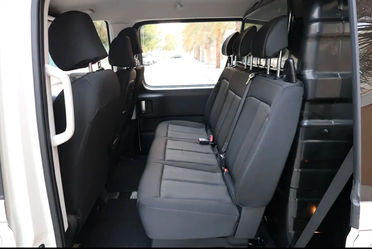 Hyundai staria 2023 gcc -excellent condition  - Thumbnail 13