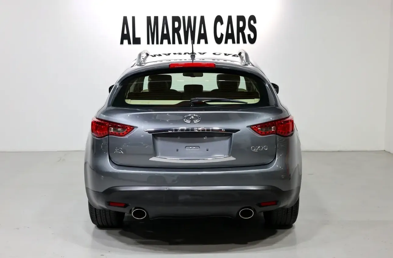 2020 Infiniti QX70 Luxury.  -GCC specifications, -V6 engine, Excellent Condition  - Thumbnail 6