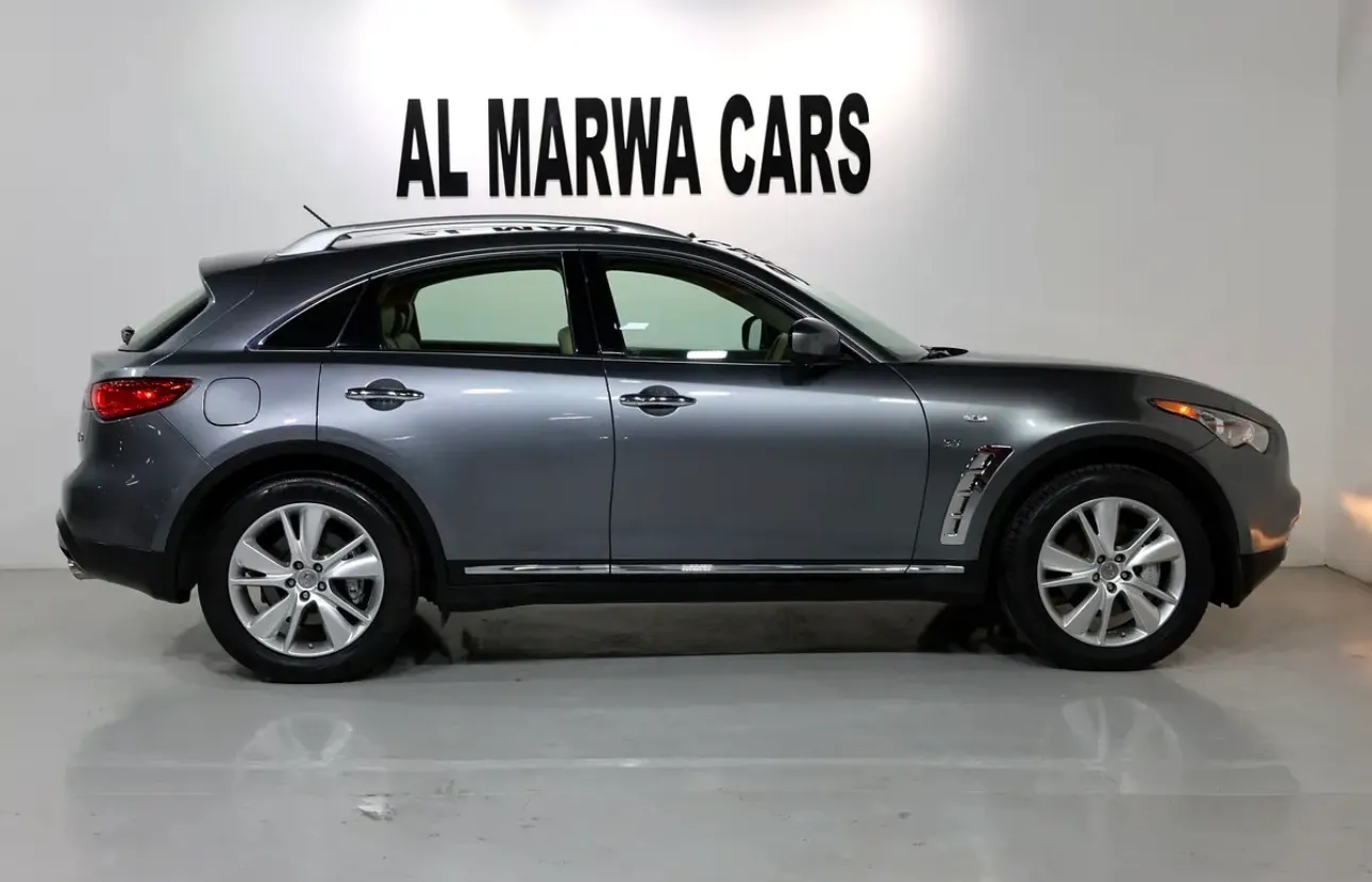 2020 Infiniti QX70 Luxury.  -GCC specifications, -V6 engine, Excellent Condition  - Thumbnail 7