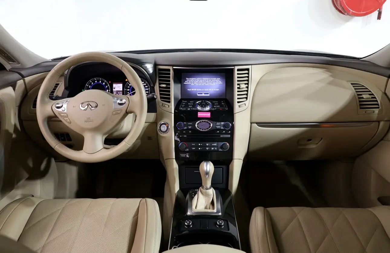 2020 Infiniti QX70 Luxury.  -GCC specifications, -V6 engine, Excellent Condition  - Thumbnail 11