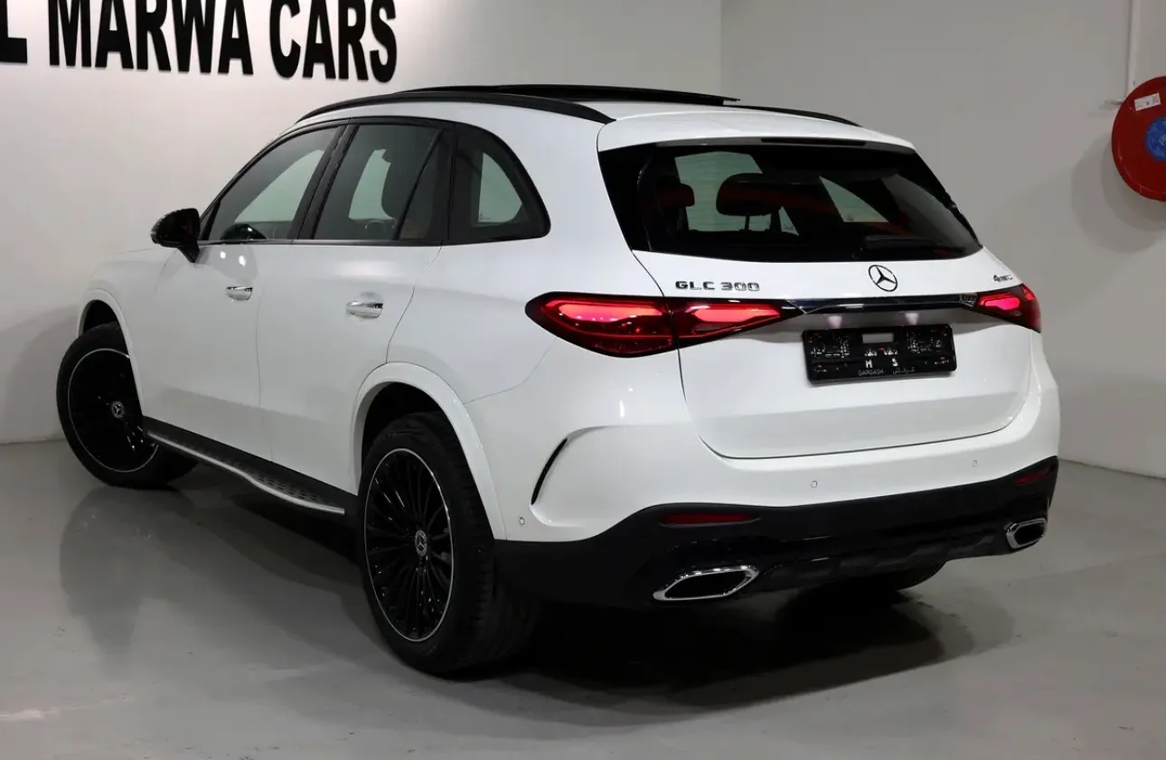 new 2024 Mercedes-Benz GLC 300 4MATIC Warranty and service packages -GCC-spec SUV  - Thumbnail 3