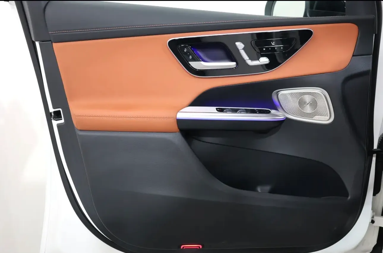 new 2024 Mercedes-Benz GLC 300 4MATIC Warranty and service packages -GCC-spec SUV  - Thumbnail 7