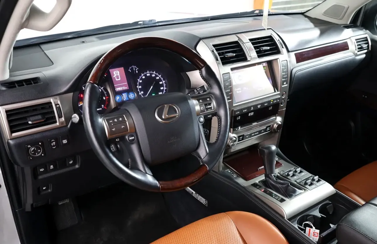 Lexus gx460-2015-295000km-GCC specs-Excellent Condition  - Thumbnail 9