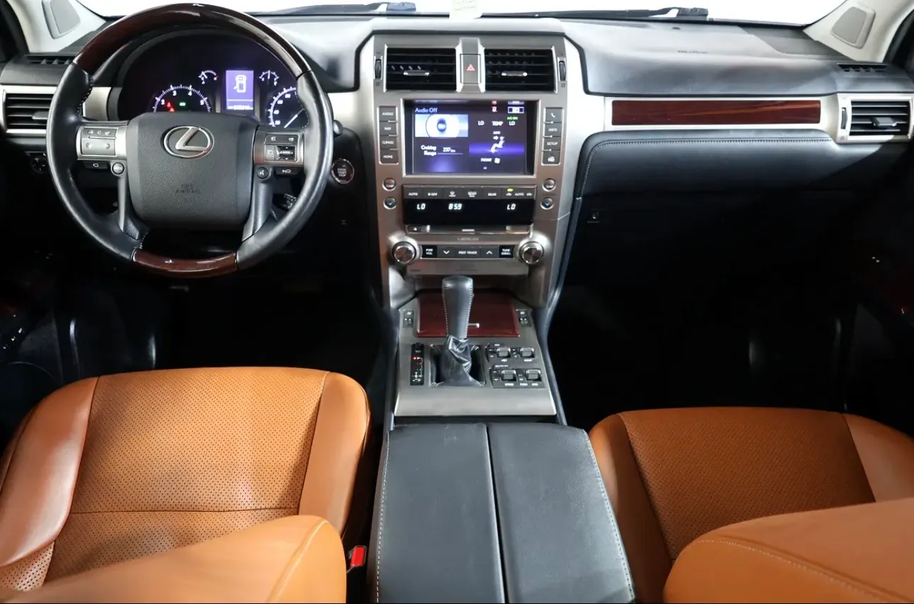 Lexus gx460-2015-295000km-GCC specs-Excellent Condition  - Thumbnail 10