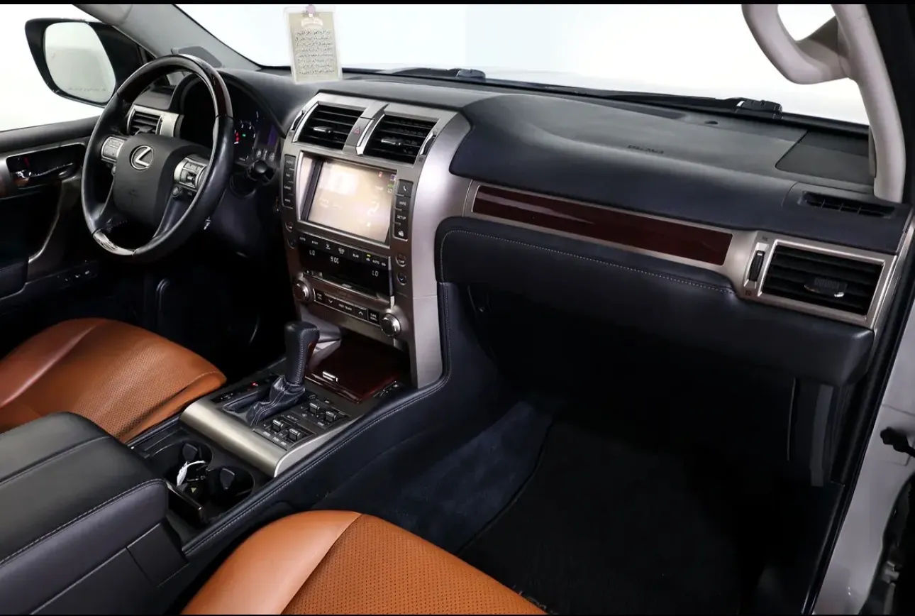 Lexus gx460-2015-295000km-GCC specs-Excellent Condition  - Thumbnail 13