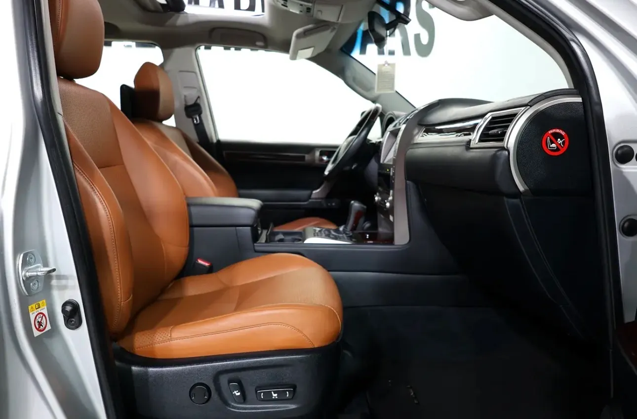 Lexus gx460-2015-295000km-GCC specs-Excellent Condition  - Thumbnail 14