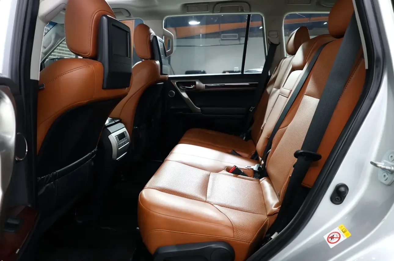 Lexus gx460-2015-295000km-GCC specs-Excellent Condition  - Thumbnail 16