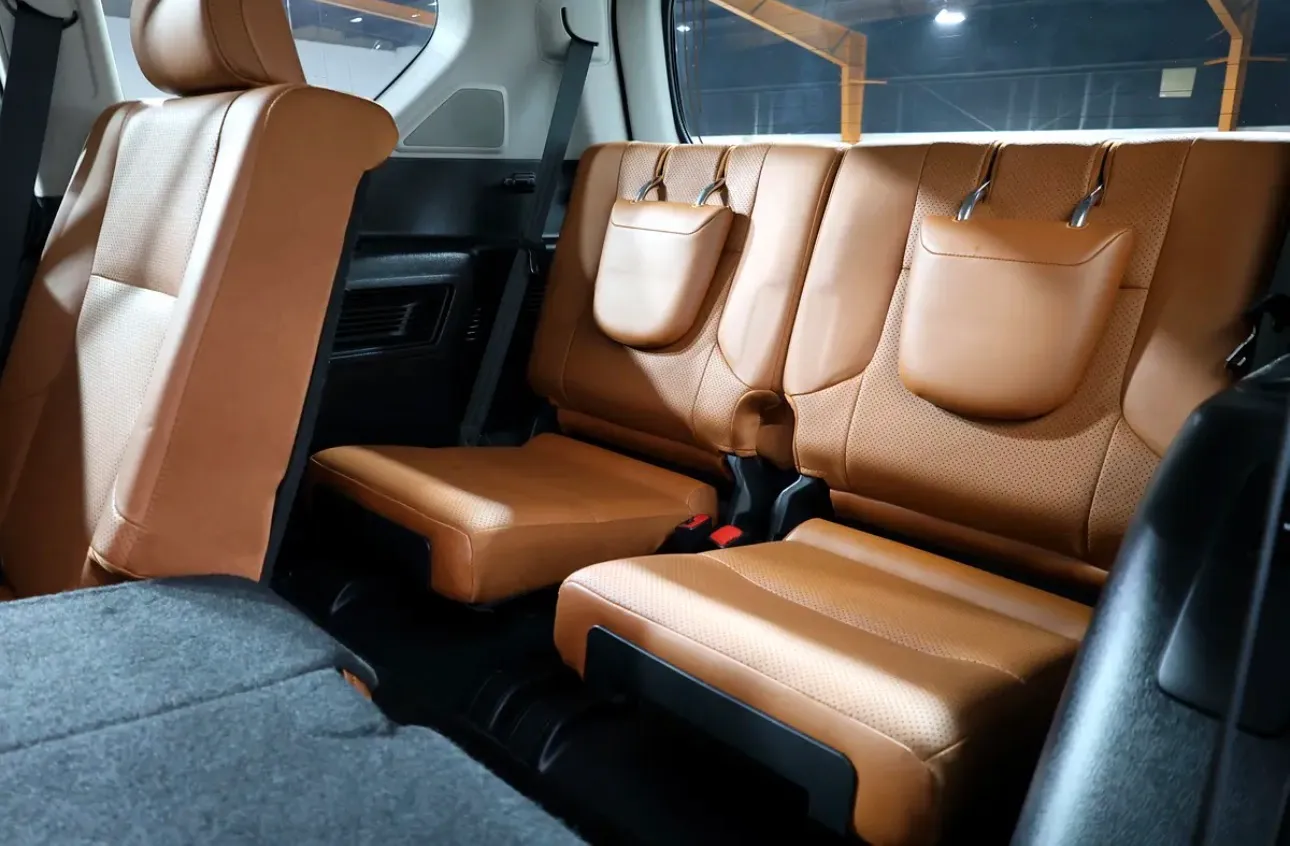 Lexus gx460-2015-295000km-GCC specs-Excellent Condition  - Thumbnail 17