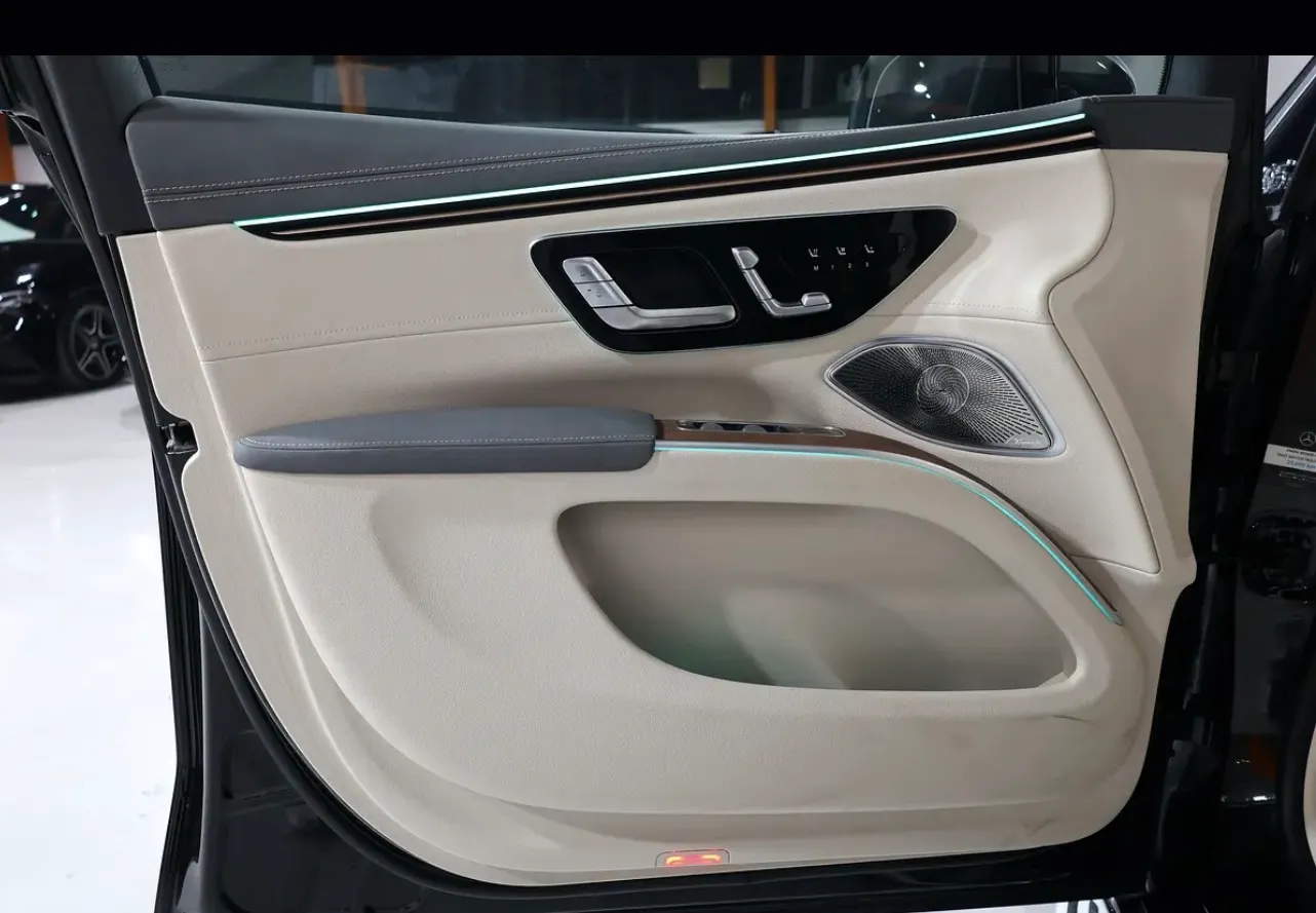 2023 Mercedes-Benz EQS 450 7 SEAT 4MATIC-SUV -GCC SPECS - Thumbnail 8