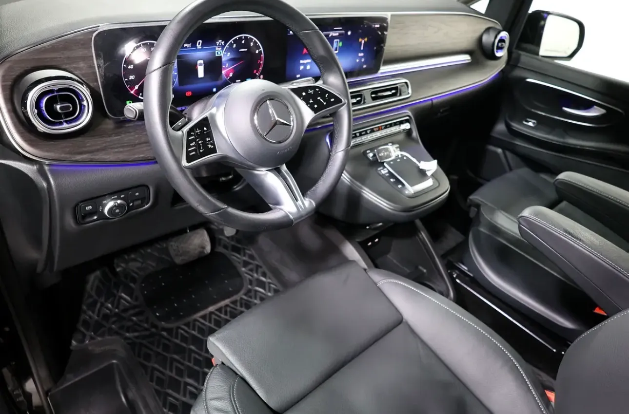 2025 Mercedes-Benz V-Class V 300, the pinnacle of luxury MPVs - GCC Specifications - UNDER WARRANTY  - Thumbnail 9