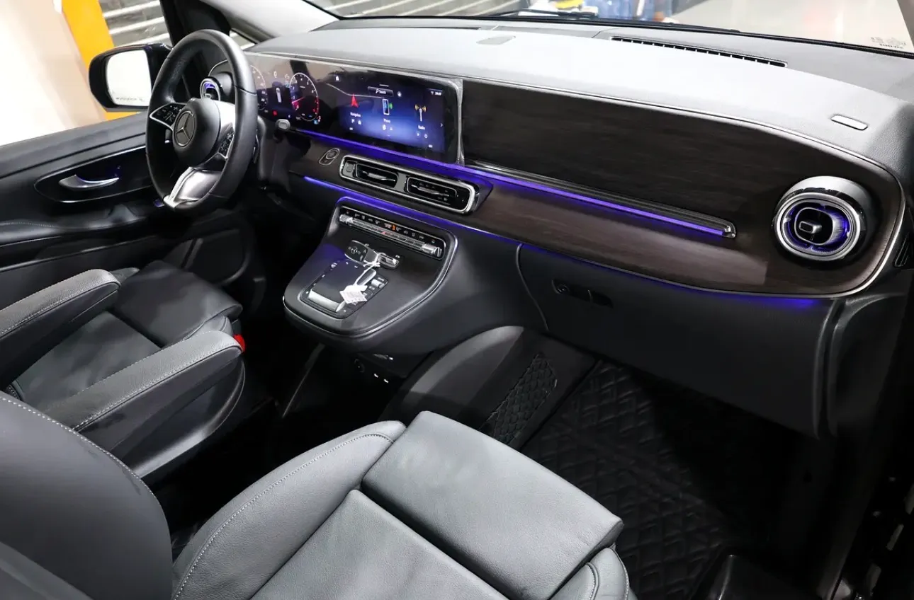 2025 Mercedes-Benz V-Class V 300, the pinnacle of luxury MPVs - GCC Specifications - UNDER WARRANTY  - Thumbnail 11