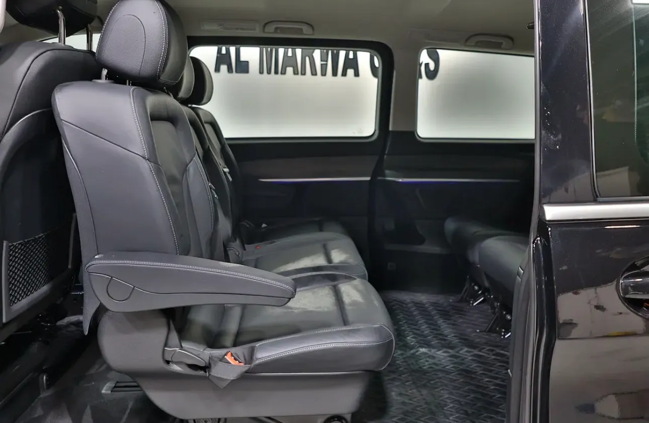 2025 Mercedes-Benz V-Class V 300, the pinnacle of luxury MPVs - GCC Specifications - UNDER WARRANTY  - Thumbnail 13
