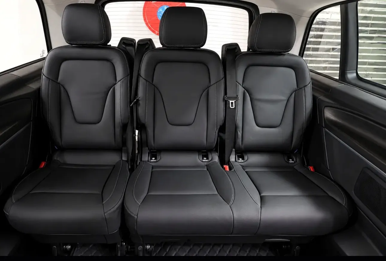 2025 Mercedes-Benz V-Class V 300, the pinnacle of luxury MPVs - GCC Specifications - UNDER WARRANTY  - Thumbnail 14