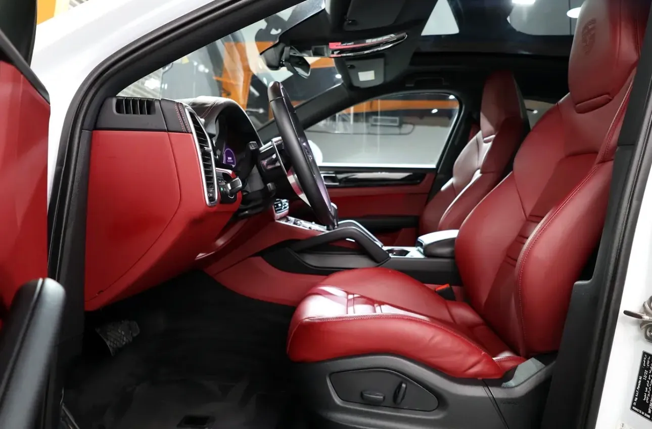 2023 Porsche Cayenne Coupe - GCC specifications - Still under warranty with a full service history - Thumbnail 9