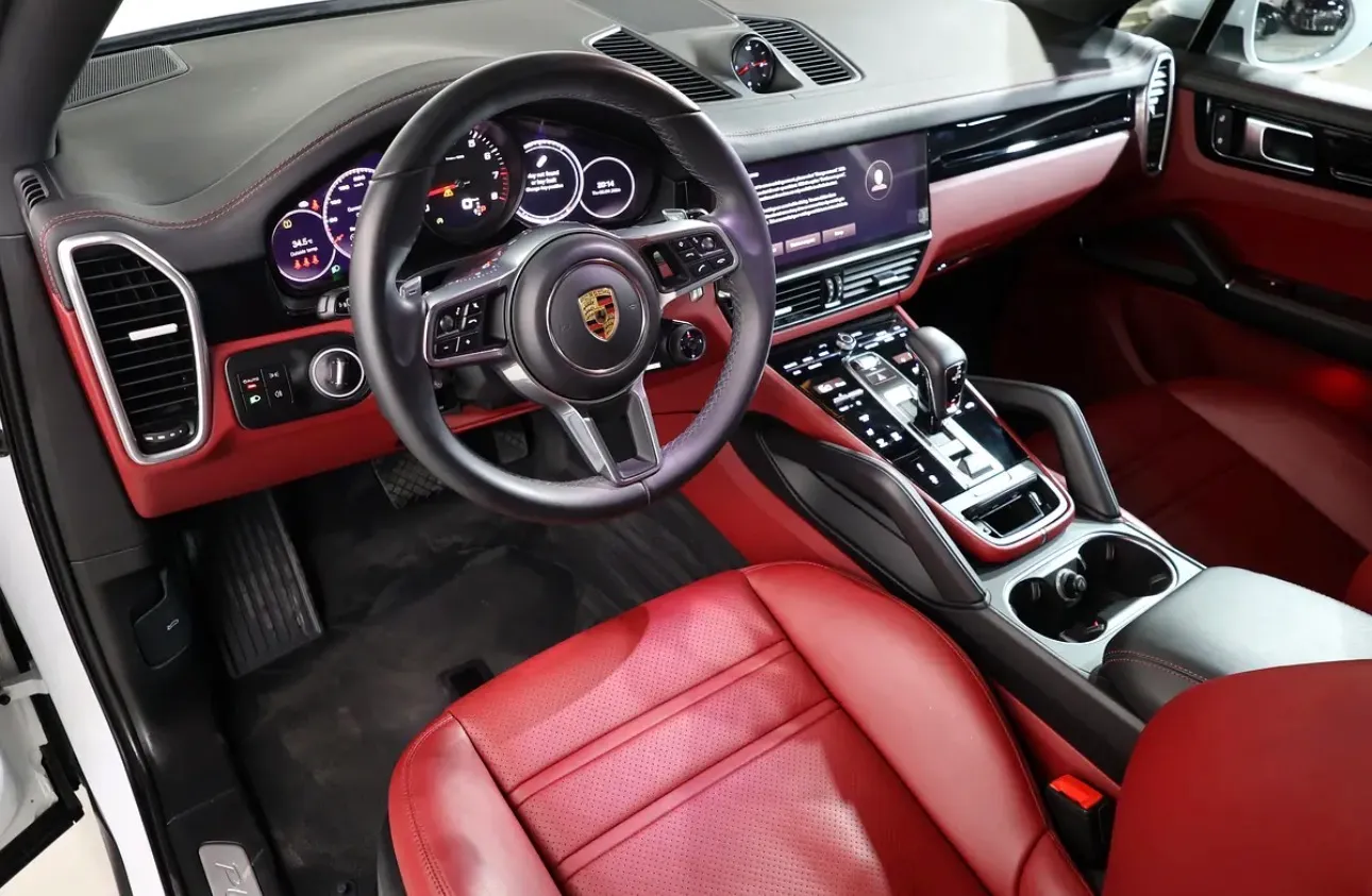 2023 Porsche Cayenne Coupe - GCC specifications - Still under warranty with a full service history - Thumbnail 11