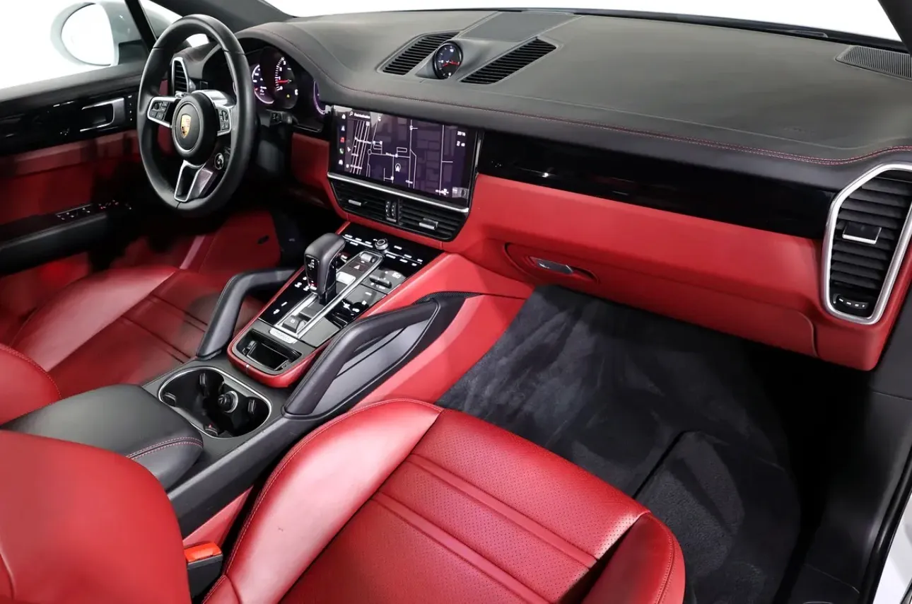 2023 Porsche Cayenne Coupe - GCC specifications - Still under warranty with a full service history - Thumbnail 13