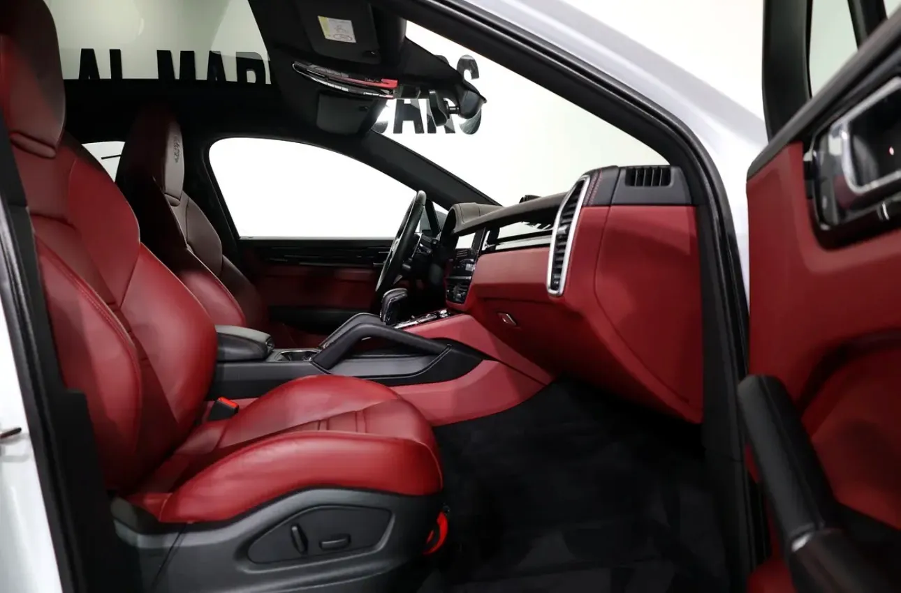 2023 Porsche Cayenne Coupe - GCC specifications - Still under warranty with a full service history - Thumbnail 14