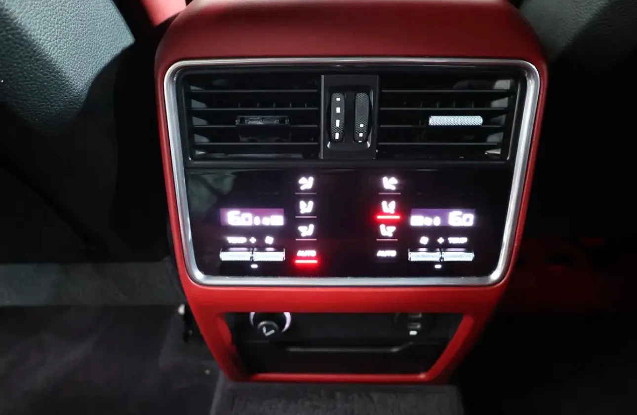 2023 Porsche Cayenne Coupe - GCC specifications - Still under warranty with a full service history - Thumbnail 15